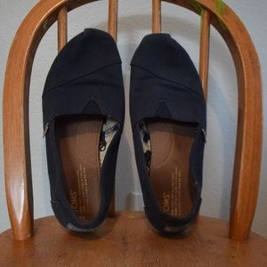 TOMS Navy Blue size 8 Canvas Toms